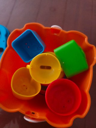 Juego de cubos y formas