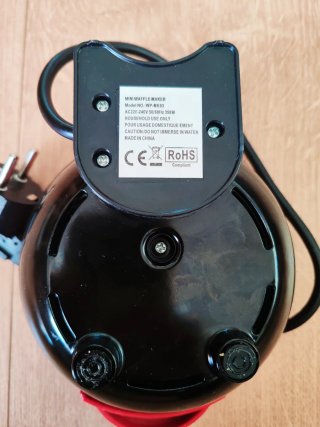 Gofrera Eléctrica Roja Compacta