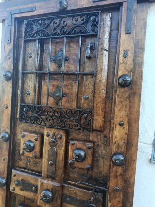 Puerta rústica madera maciza forja