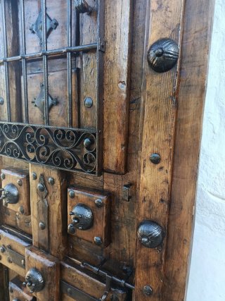 Puerta rústica madera maciza forja