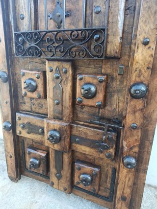 Puerta rústica madera maciza forja