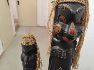Figura Decorativa Madera Tribal Negra
