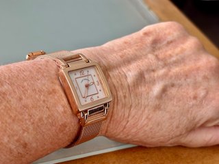 Reloj Louis Valentin diseño metal rosado