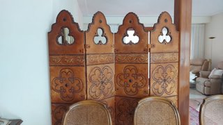 Biombo de madera decorado
