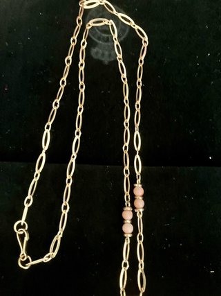 Gargantilla de oro con rosa de coral