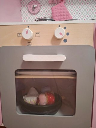 Cocinita de juguete rosa
