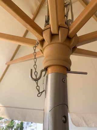 Sombrilla de terraza beige