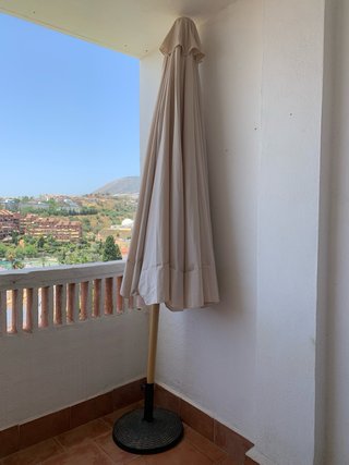 Sombrilla de terraza beige