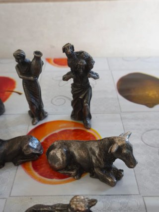 Belén antiguo de bronce