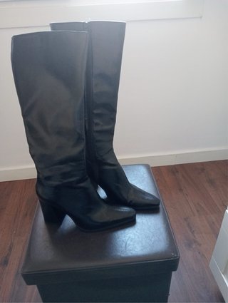 Botas Bershka tacón negras