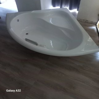Bañera tipo jacuzzi acrílica blanca