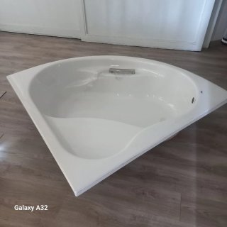 Bañera tipo jacuzzi acrílica blanca