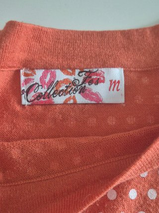 Vestido naranja con lazo y topos