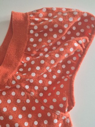 Vestido naranja con lazo y topos