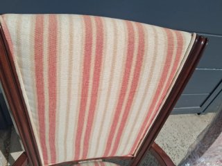 Sillas antiguas tapizadas rojo y beige