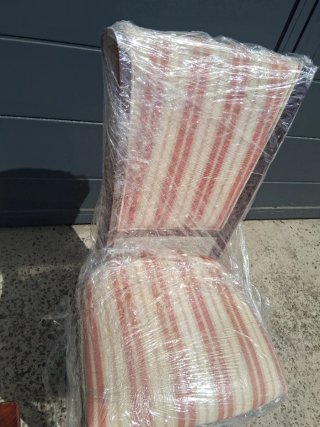 Sillas antiguas tapizadas rojo y beige