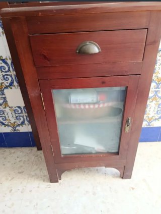 Aparador de madera con espejo y cajón