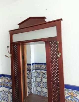 Aparador de madera con espejo y cajón