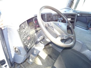 Scania P 400-CAMIONES GANCHO+GRUA