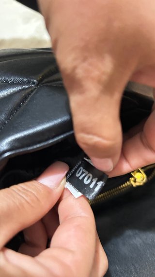 Bolso Prada Negro Acolchado Cadena Dorada