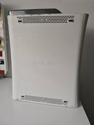 Xbox 360 Blanca con Mando y Cables