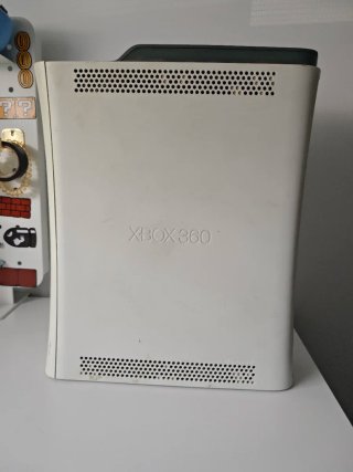 Xbox 360 Blanca con Mando y Cables