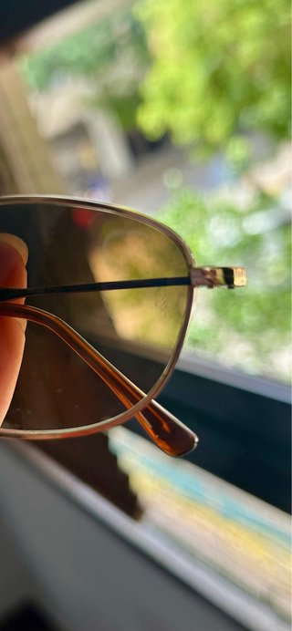 Gafas de sol Ray-Ban doradas y marrones