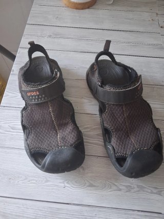 Sandalias Crocs Marrones y Negras