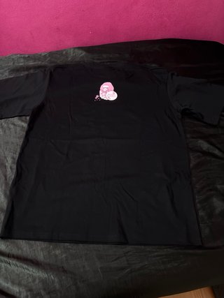 Camiseta BAPE Negra con Estampado Floral Rosa