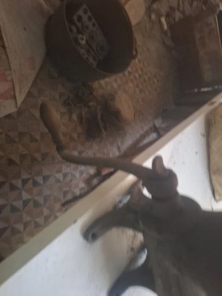 Máquina de picar carne antigua