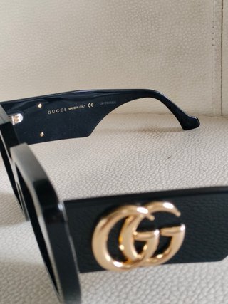 Gafas de sol Gucci mujer negras y doradas