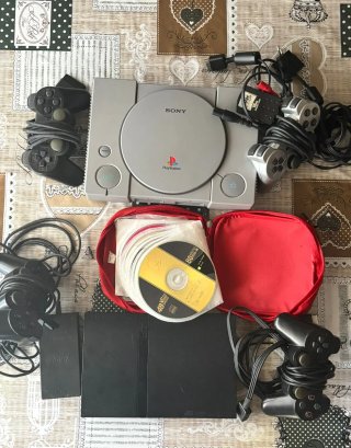 Consola PlayStation 2 Negra + Mandos,y play 1.