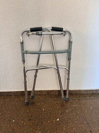 Andador fijo para adultos