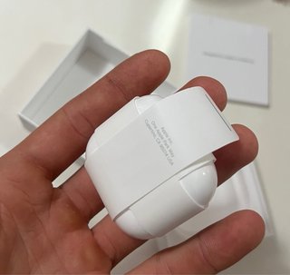 AirPods 4