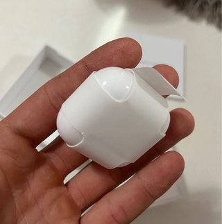 AirPods 4