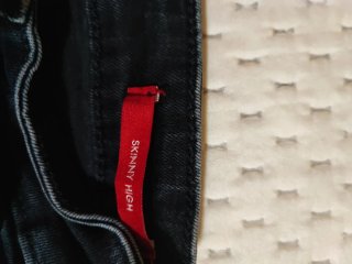 Jeans skinny Guess con banda laterale