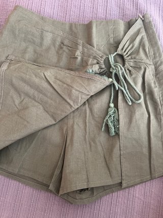 Falda pantalón verde corta
