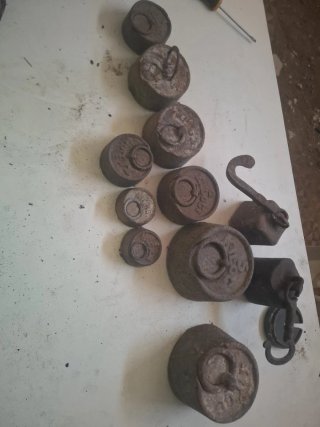 Pesas de metal antiguas