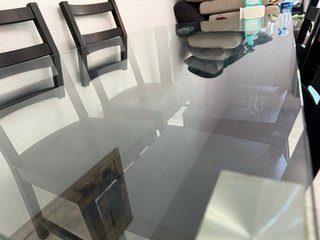 Mesa cristal 170x90 con 4 sillas IKEA