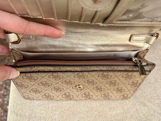 Bolso Guess estampado monograma