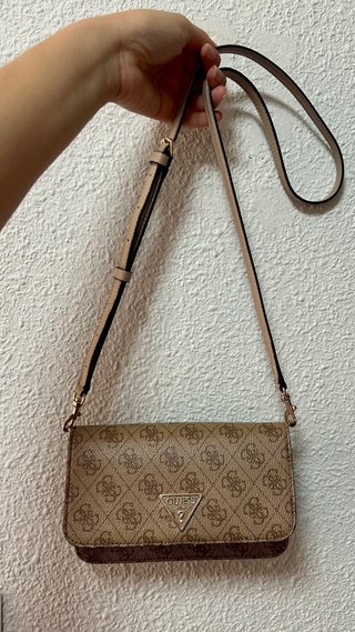Bolso Guess estampado monograma