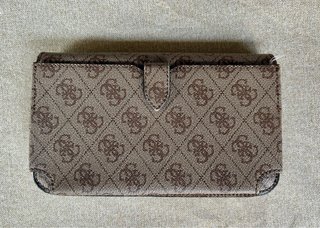 Bolso Guess estampado monograma