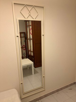 Espejo de pie y cabecero a juego