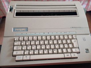 Máquina de escribir eléctrica Philips VW 2110