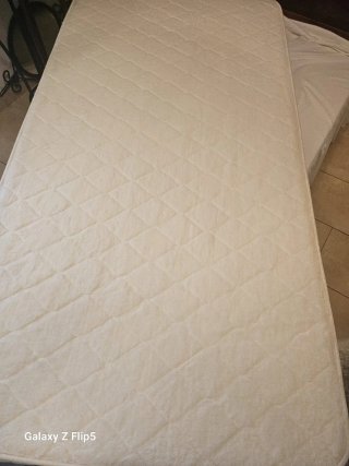 Canapé, colchón y almohada