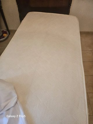 Canapé, colchón y almohada