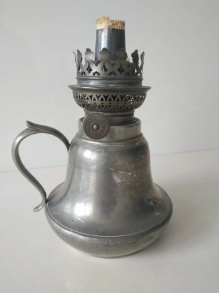 Quinqué antiguo con tulipa