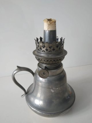 Quinqué antiguo con tulipa