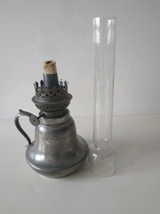 Quinqué antiguo con tulipa
