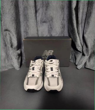New Balance 530 Plata y Blanco Talla 43